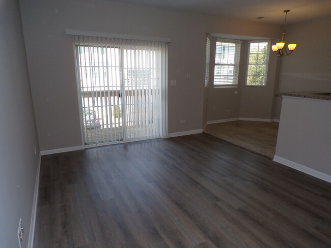 Building Photo - 5233 Stoneridge Ct