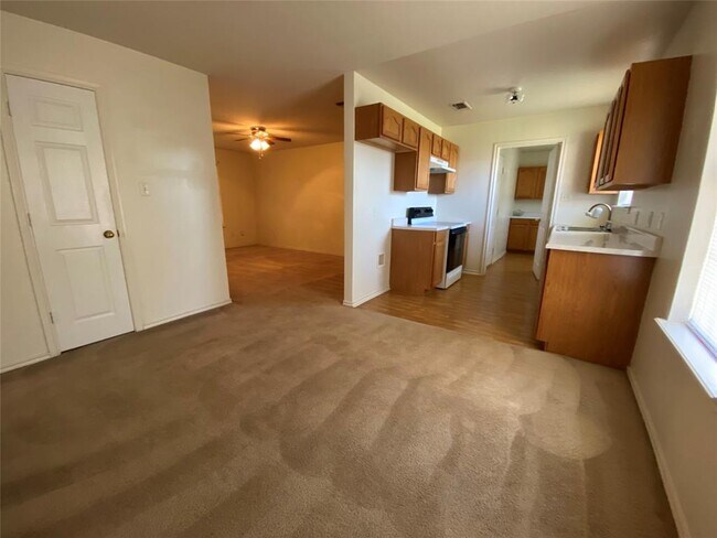 Building Photo - 1002 Enlow Cir