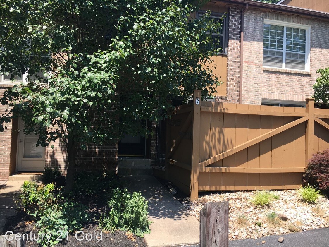 Foto principal - 7 Pinehurst Ct