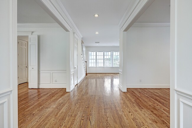 Building Photo - 4103 Villanova St