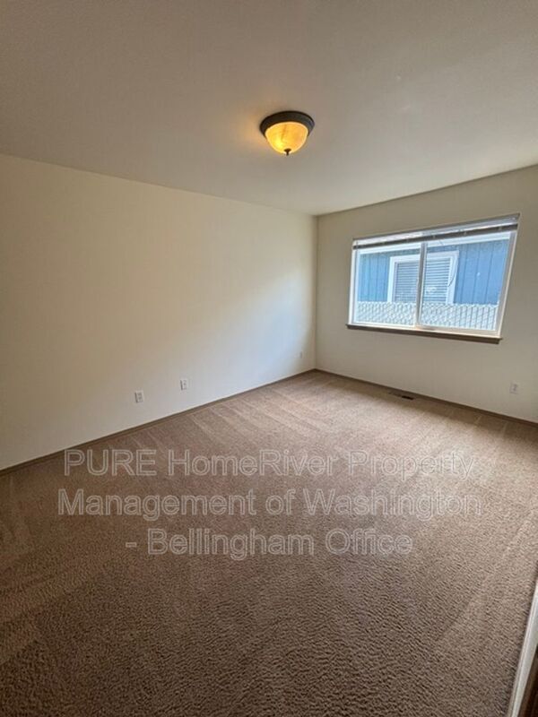 Foto del edificio - 547 Woollen Rd