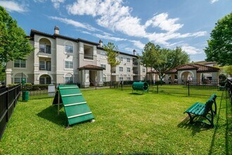 Building Photo - 2840 Shadowbriar Dr