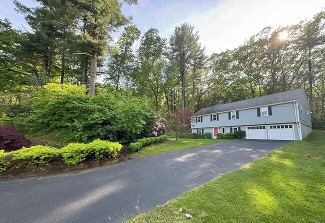 Building Photo - 10 Meadowview Rd