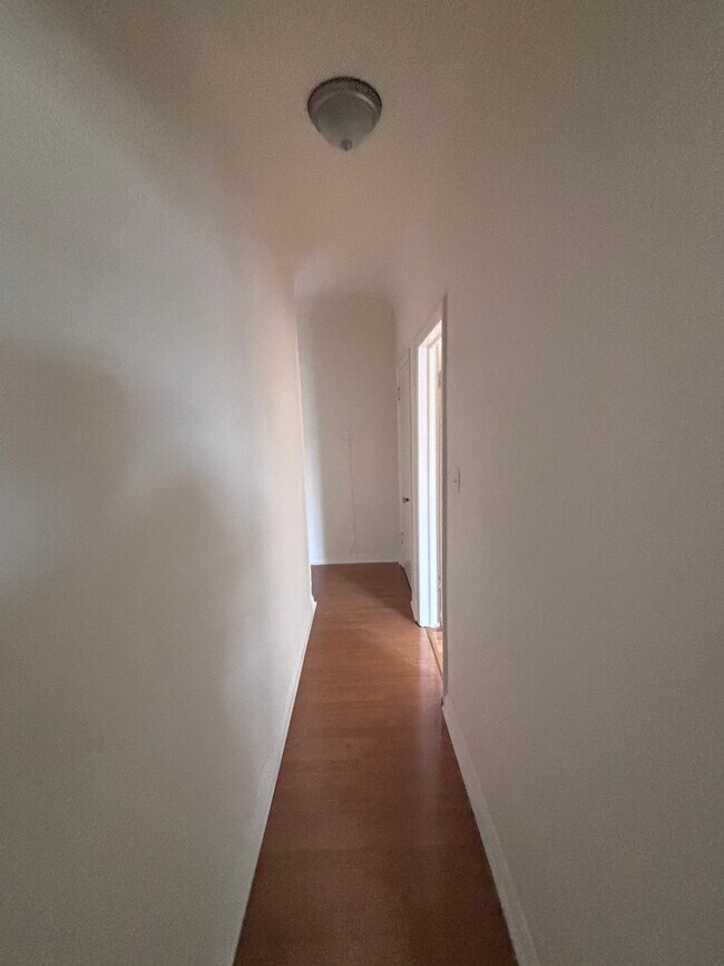 Foto del edificio - 449 S Cloverdale Ave