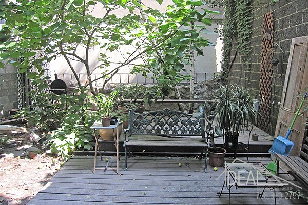 Foto del edificio - 247 Kent Ave