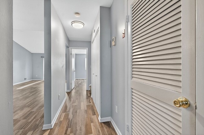 Building Photo - 14 Carol Ct