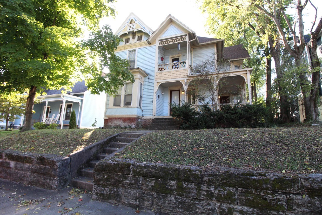 817 Eleanor St Unit 3, Knoxville, TN 37917 Apartment for Rent in