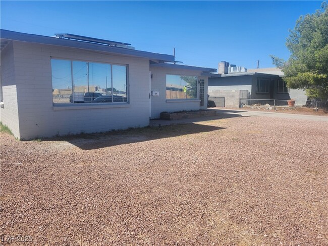 Building Photo - 1109 H St