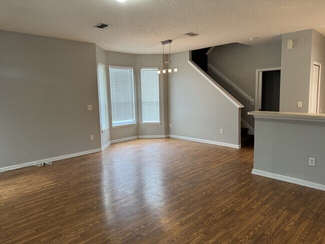Foto del edificio - 458 Sherwood Oaks Dr
