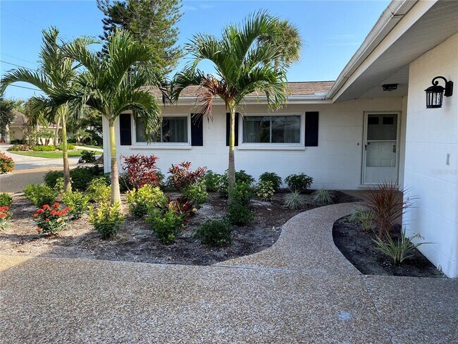 Building Photo - 814 Paradise Way