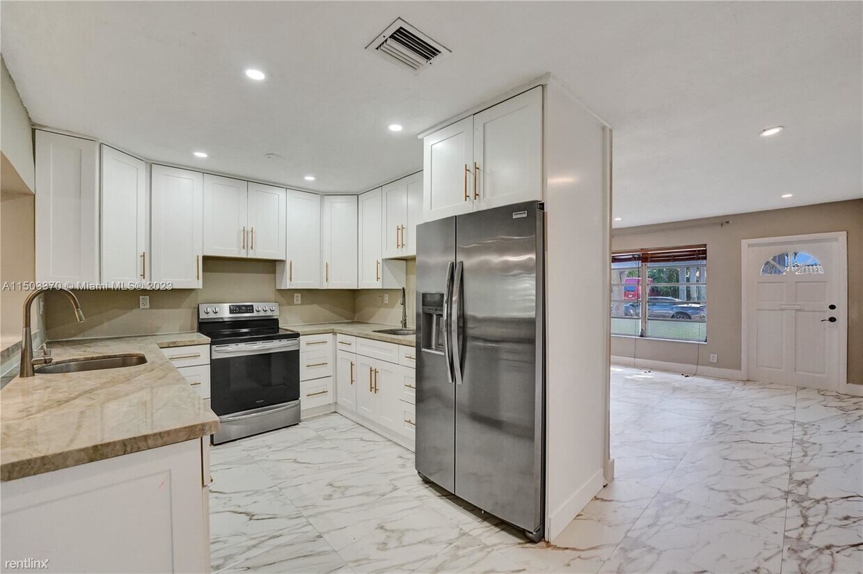 Primary Photo - 4 br, 3 bath House - 919 NE 4th St # A