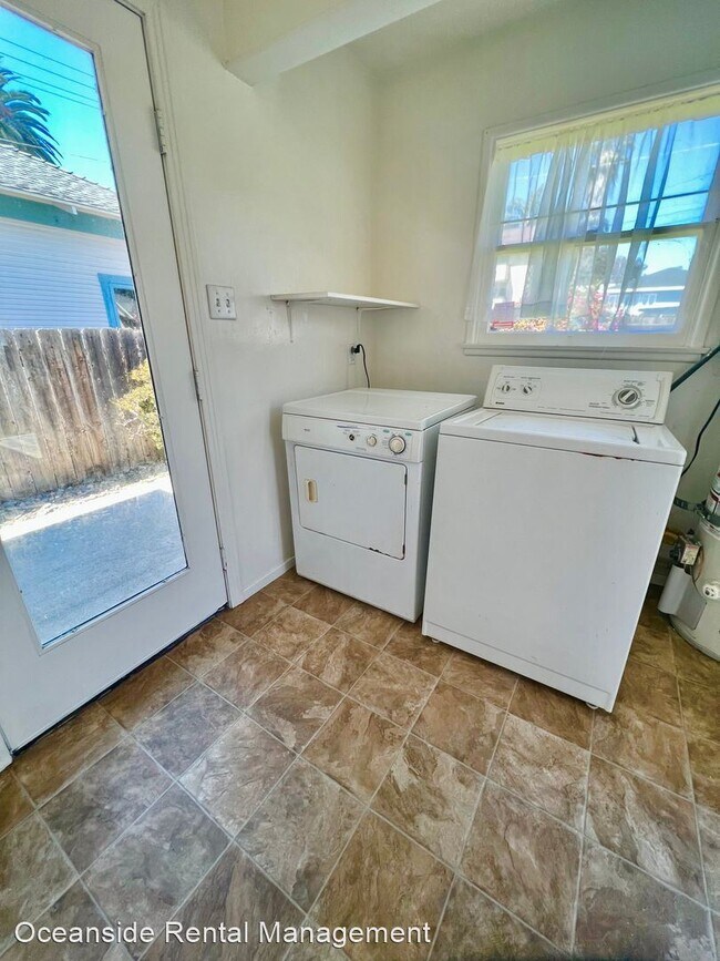 Building Photo - 2 br, 1 bath House - 720 N Ditmar