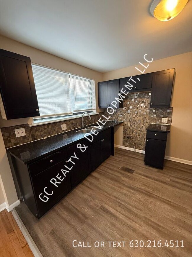 Foto del edificio - 9906 S Clyde Ave