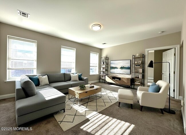 Building Photo - 713 Main St