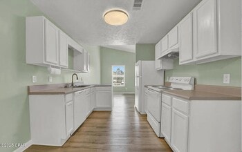 Building Photo - 9030 Houston St