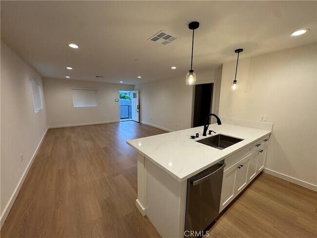Foto del edificio - 15238 Kingsbury St