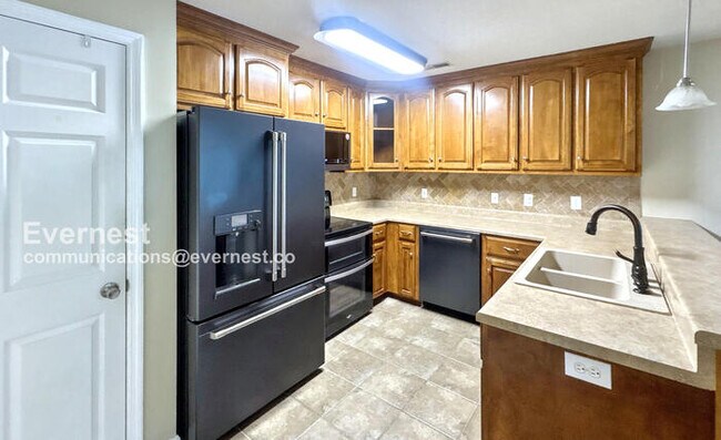 Foto del edificio - 102 Burwell Spring Ln