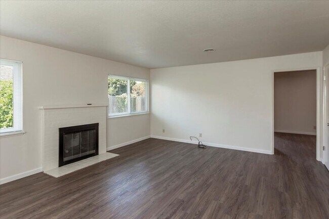 Building Photo - Great Sunnyvale Home