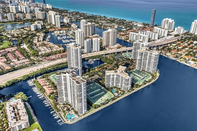 Foto del edificio - 3530 Mystic Pointe Dr