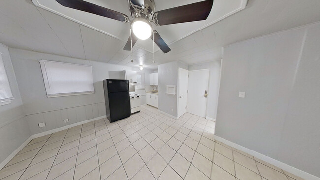 Building Photo - 3306 3rd St