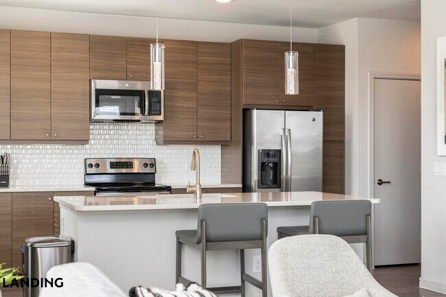 Foto del edificio - 6525 Ed Bluestein Blvd