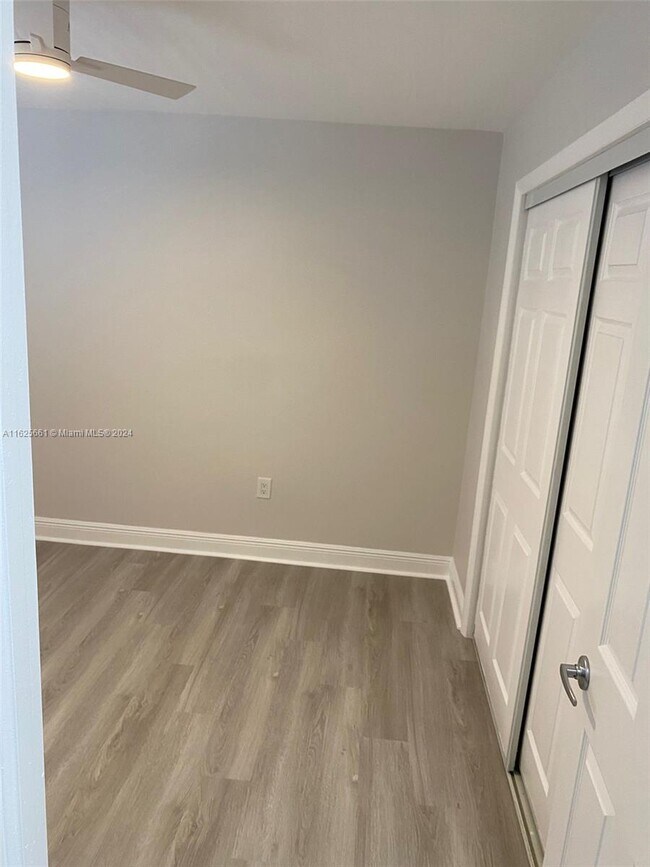 Foto del edificio - 4650 W Flagler St