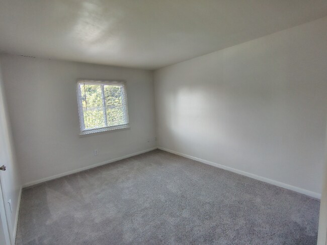 Building Photo - 600 Reusens Rd