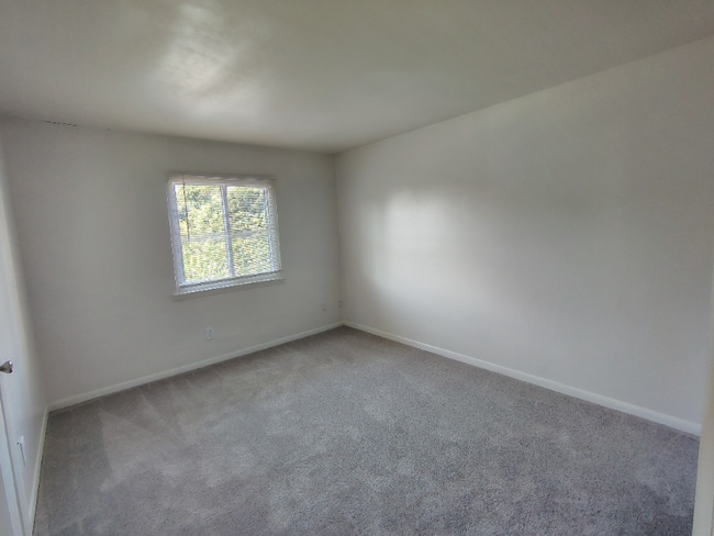 Building Photo - 600 Reusens Rd