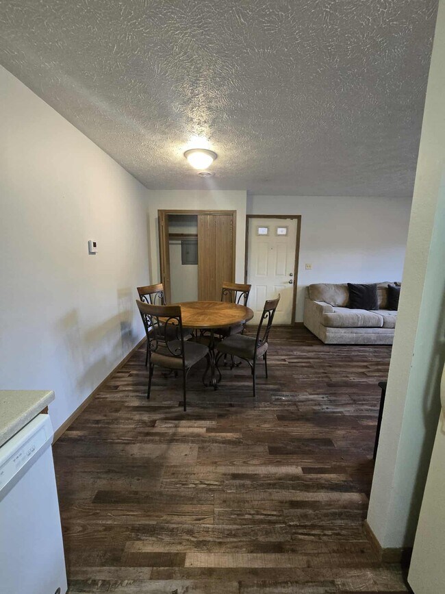 Foto del edificio - 115 Holly Dr