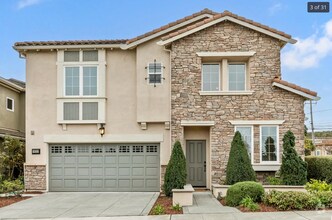Building Photo - 832 Skycrest Drive