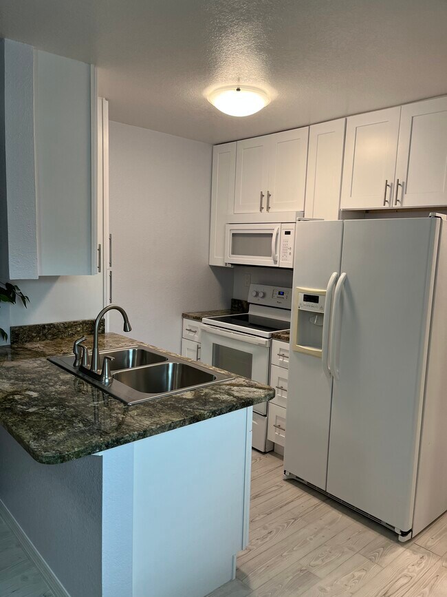 Building Photo - 2020 Lee Dr