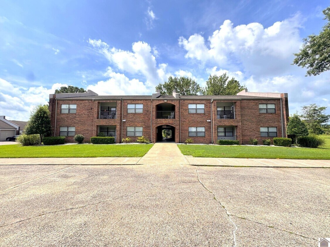 Primary Photo - 1005 Southwood Dr
