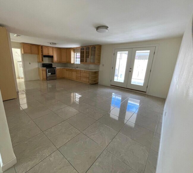 Opened concept living,Dining+ kitchen - 2408 Upas Ave