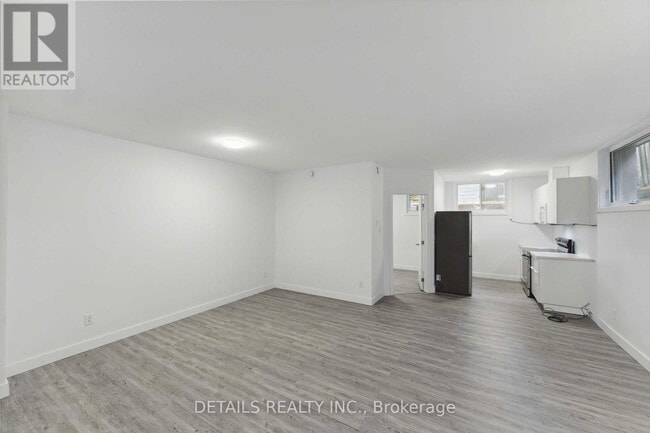 Building Photo - 828 Maplewood Ave