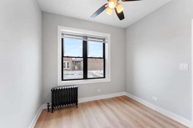 Building Photo - 1546 W Jonquil Terrace