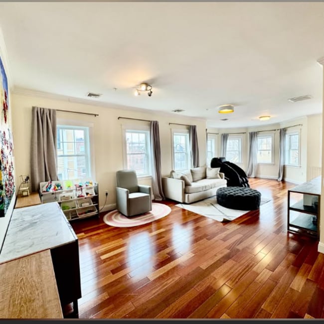 Photo - Furnished 2500 sq ft 3 Bed/3 Bath with Parking Apartment