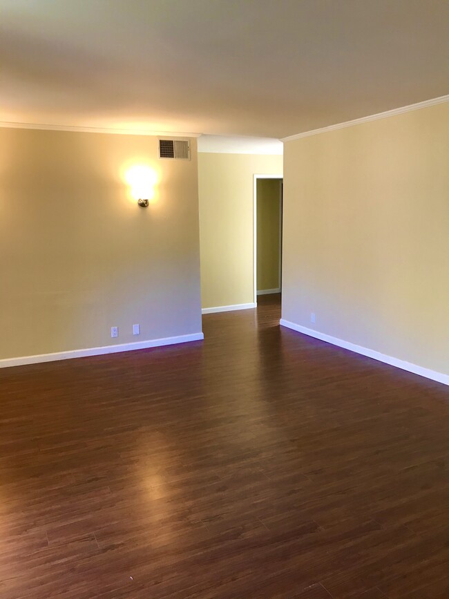 Sala de estar - 4849 Collwood Blvd