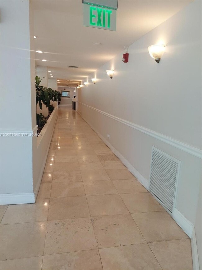 Foto del edificio - 5313 Collins Ave