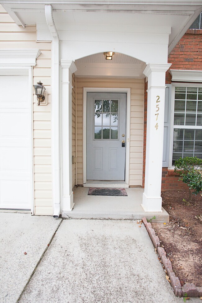 Foto del edificio - 2574 Regent Walk Dr