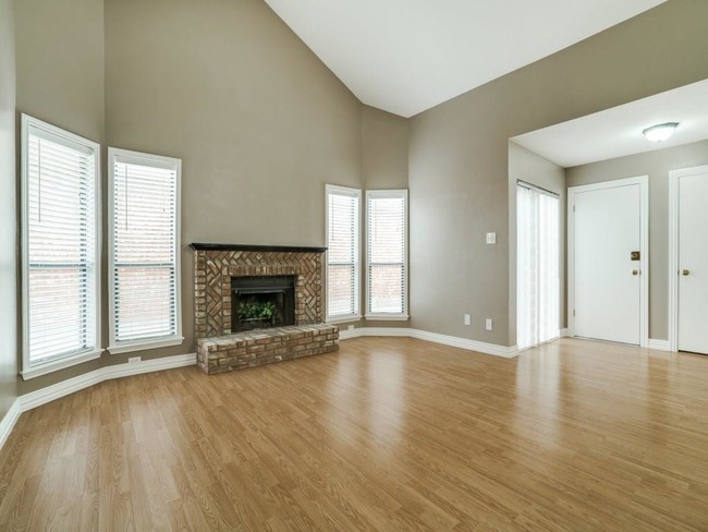 Building Photo - 4027 Rive Ln