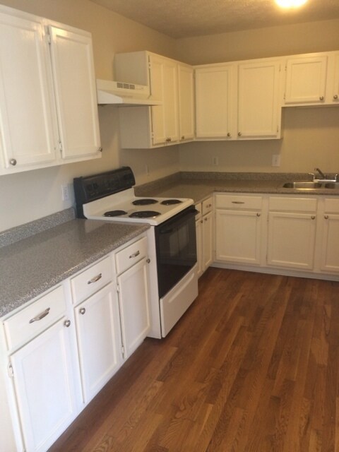 Building Photo - Sylvan Park!