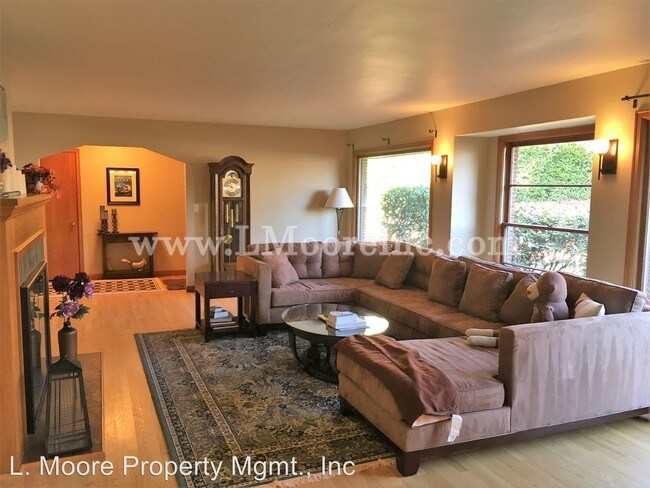 Building Photo - 5551 SW Menefee Dr