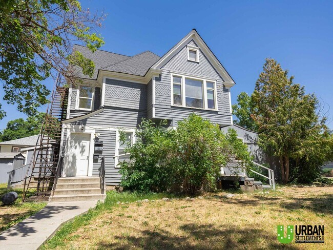 Building Photo - 828 W Cleveland Ave