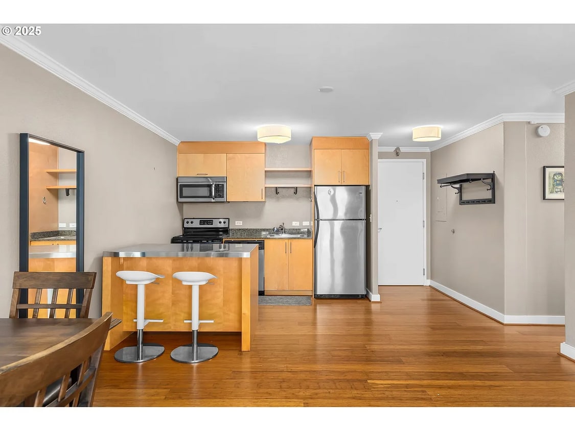 Primary Photo - 255 SW Harrison St