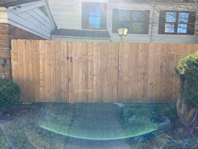 Building Photo - 3649 Haughton Ln