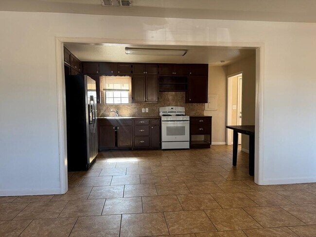 Building Photo - 5405 McKnight Dr