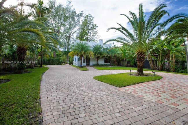 Foto del edificio - 12534  Griffing Blvd   North Miami Fl 33161