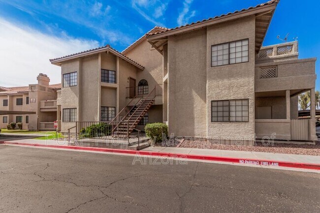 Foto del edificio - 930 N Mesa Dr