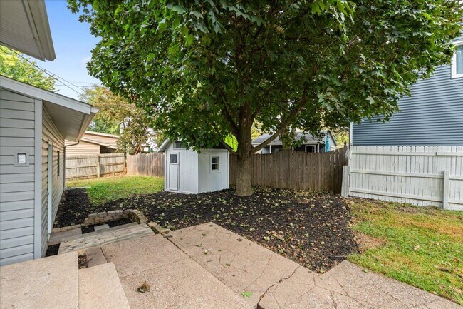 Foto del edificio - 4 bed/2bath in Bettendorf, IA