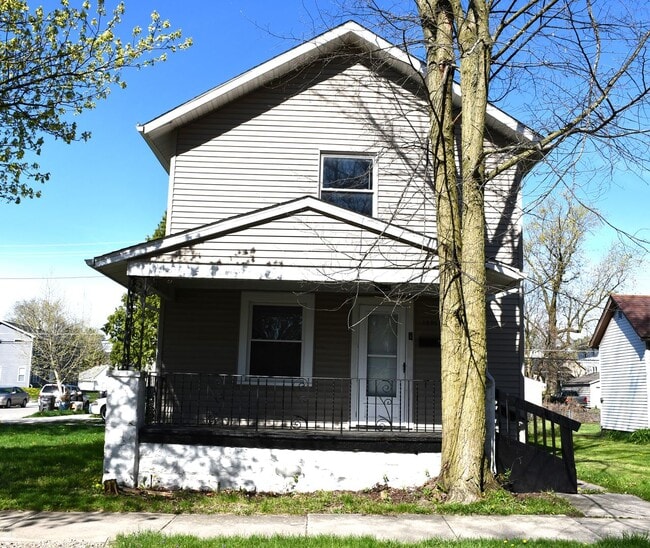 Building Photo - NEW LISTING!! 3 Bedroom House